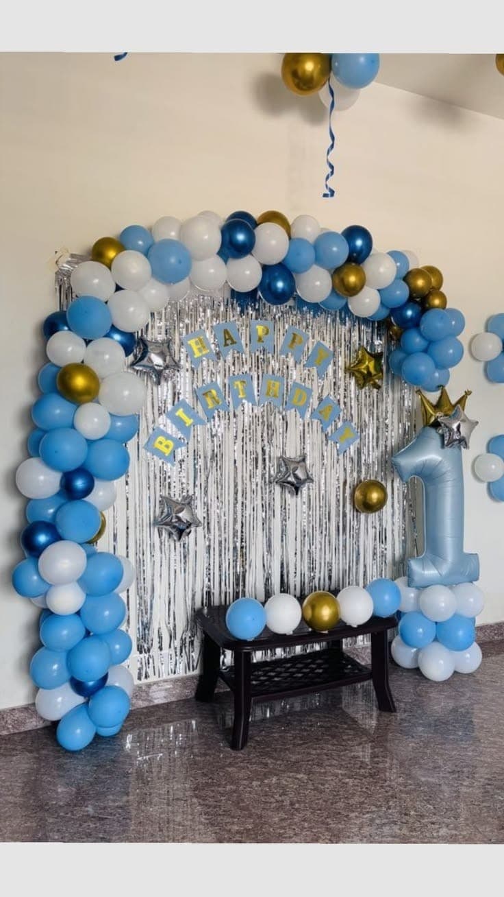 Character-inspired theme balloon decoration